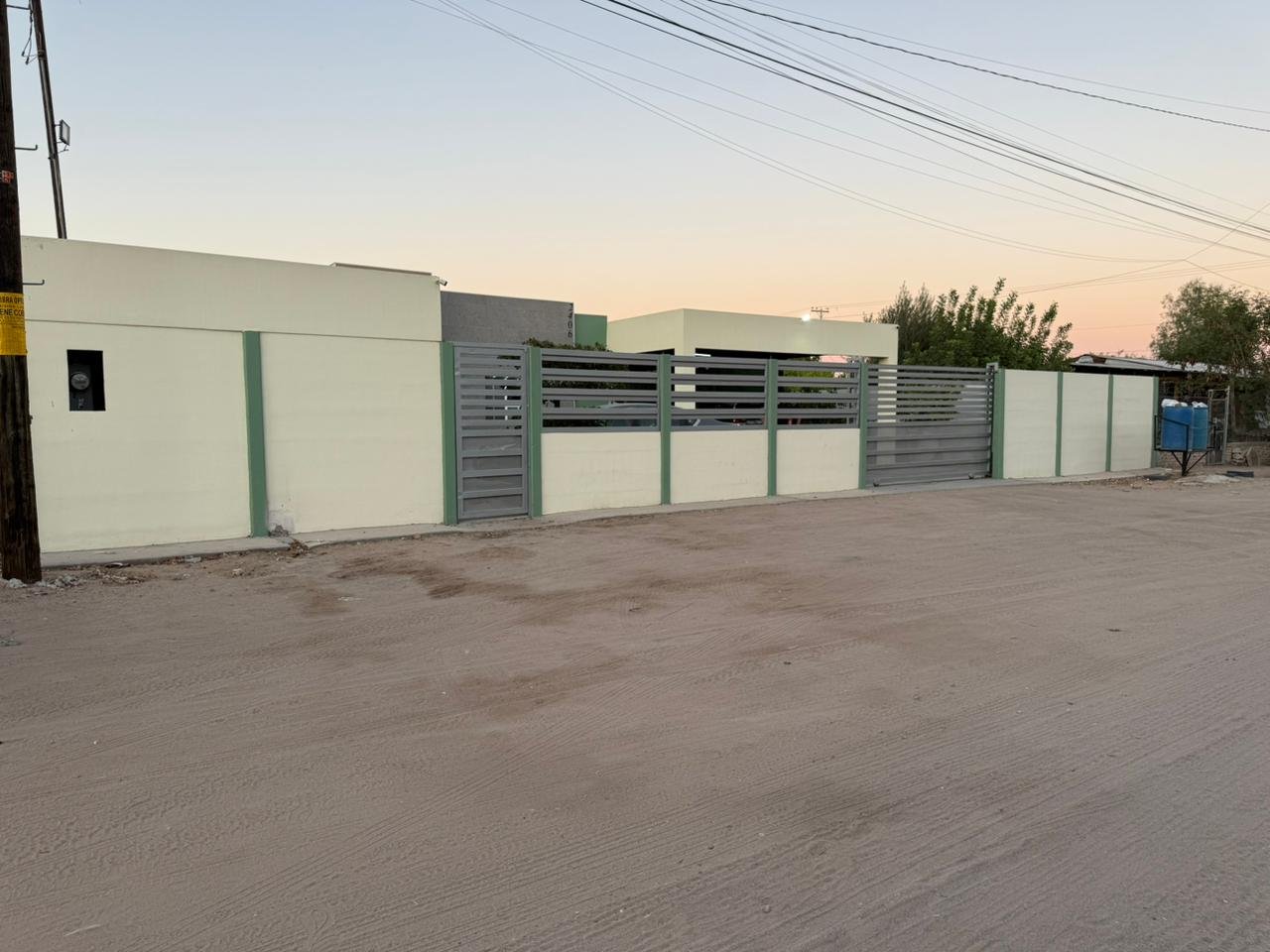 Av. Lázaro Cárdenas A, 24 y 25